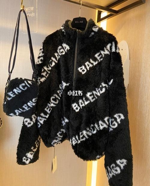 balenciaga巴黎世家黑白字母两面穿皮草外套_巴黎世家