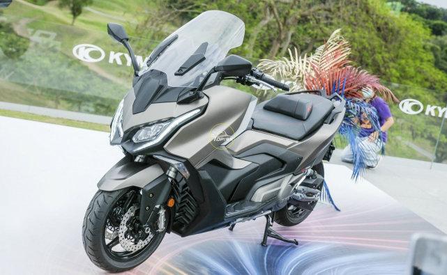 2021米兰车展丨光阳ak550发布更新加入牵引力控制弯道abs