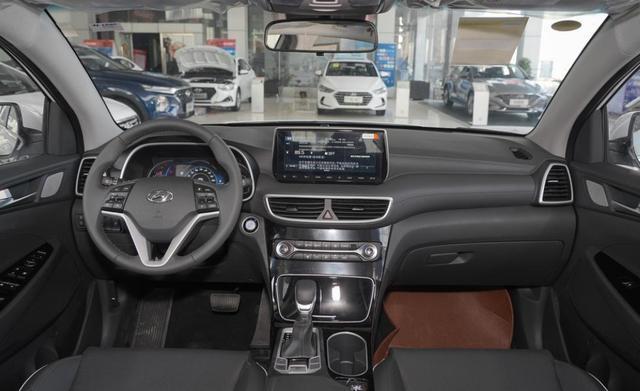 国内版第四代途胜内饰