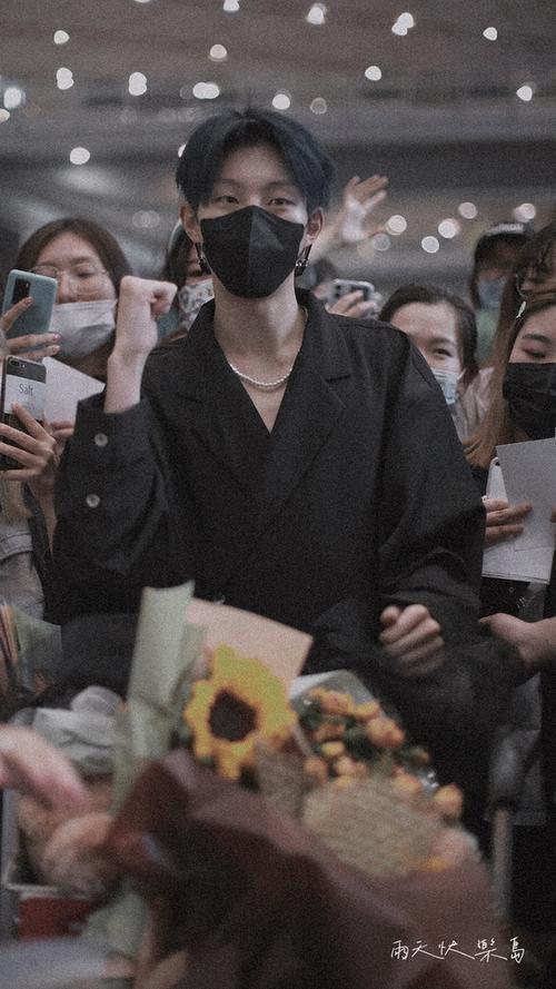 回应: 奥斯卡王政熊生图也太帅了(njjc进来看看真正男团长什.