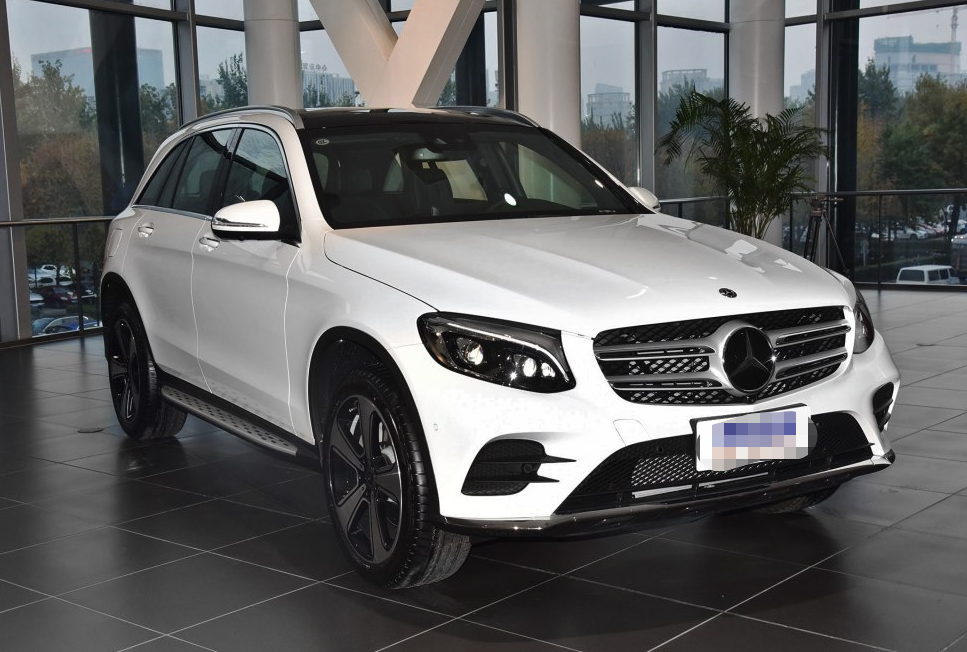 2019款奔驰glc300l—北京奔驰推出的中型suv,指导价48.98万元起