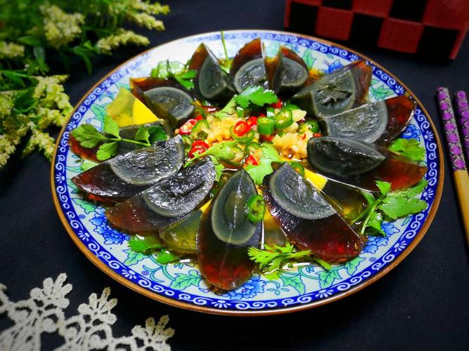 凉拌皮蛋想要好吃,料汁必须这样调,香辣爽口,比饭店做