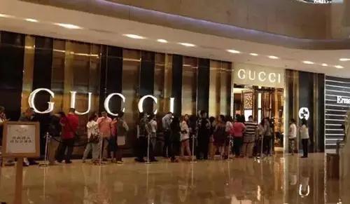 微信君听说最近南京德基的gucci五折了,看了一下自己的工资单才发现.