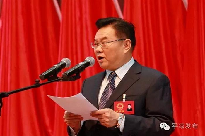 市人大常委会主任李雪峰主持