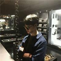 2019年男生最新伤感高冷微信头像【请单击右键保存头像】