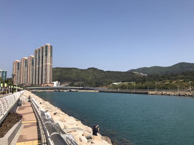 kwan o waterfront park)是一处位于香港新界将军澳南的海滨长廊, 