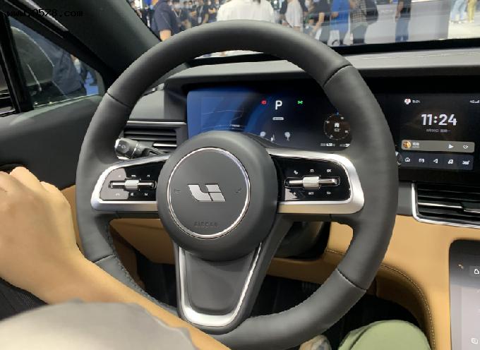 所以在整个转向阶段以及方向盘手感方面,它都能够在当前车速状态下