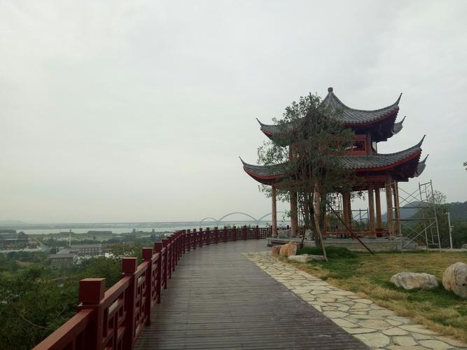 登襄阳岘山