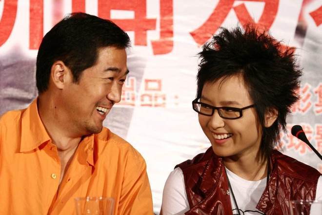 周笔畅和张国立老师在2006年《第601个电话》中相互认了对方为父女