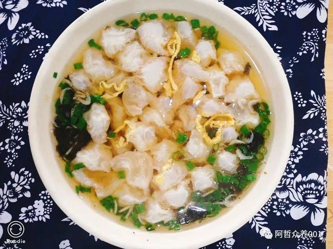 还有孩子们喜爱的嵊州小笼包,酥脆可口的麦禾,温暖而饱含食欲感的汤包