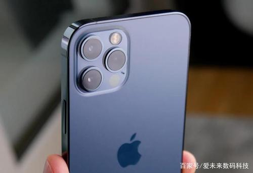 摄像头参数:1200万个超广角,f / 2.4; 1200万广角,f / 1.