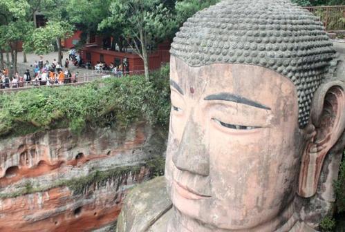 乐山大佛多次"闭眼流泪",真有什么预兆么?专家:该重视了!