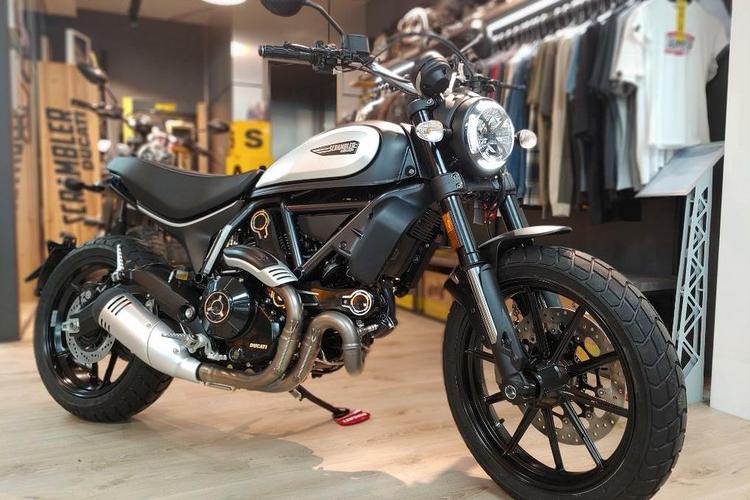 复古攀爬车,杜卡迪 scrambler800 icon black