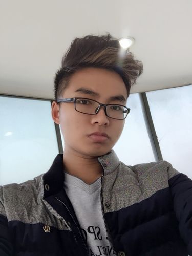 看照片,此男生属于什么类型的人?长相呢?大家分析下90