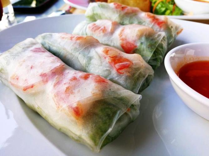 春卷,当地人的最爱.卷起了虾肉和米饭,一定要沾酱汁,味道会很越南
