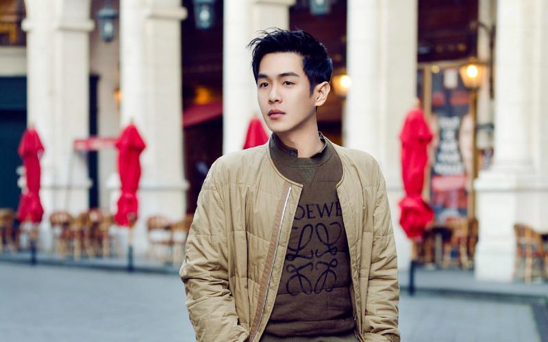 张若昀型男魅力街拍图片桌面壁纸