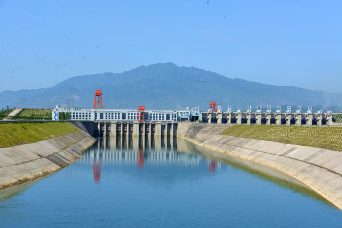 总经理带队检查沙湾电.沙湾水电站厂房2009年4月15日.