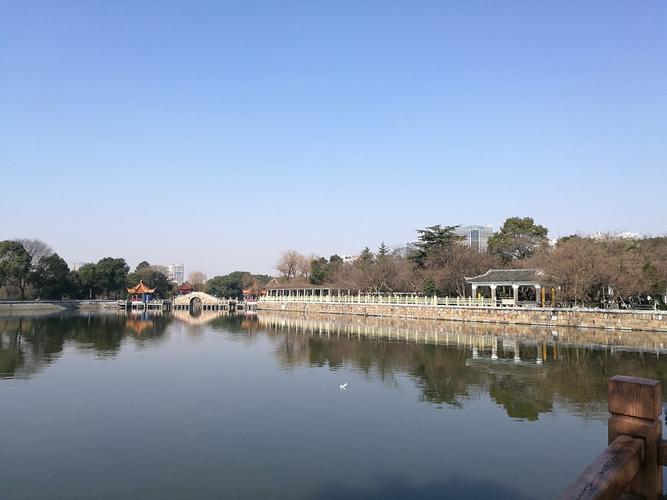 p>目澜洲在 a href="#">吴江 /a>区 a href="#">盛泽 /a>镇之南,建于