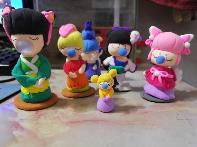 孩子做的彩泥人物