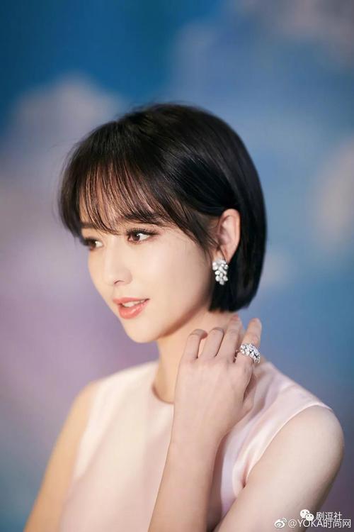 先来跟着豆子看看嘉人盛典的女明星们. 肩上短发