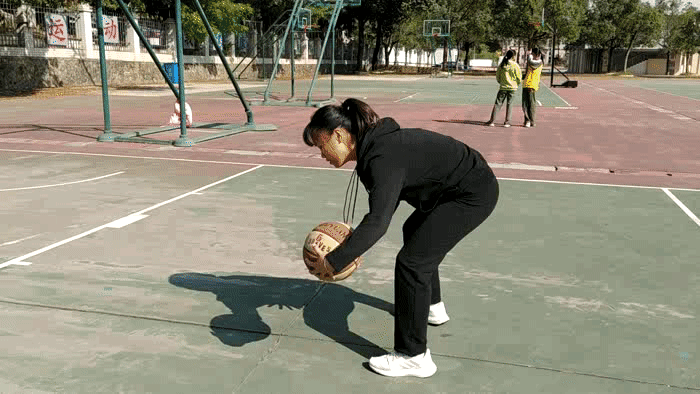 篮球球性练习(原地)