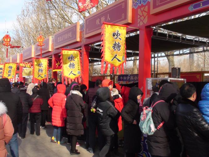 逛庙会