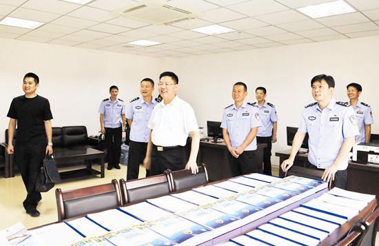 漳州市副市长,公安局长黄华安深入基层调研指导扫黑除恶专项斗争 光
