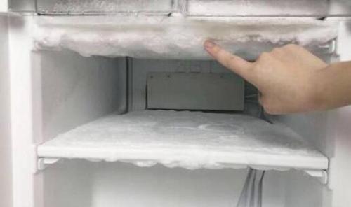 不知道大家平时有没有注意过冰箱中,是否有白色的霜冻,相信大多数人都
