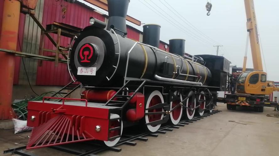 大型老式复古蒸汽鸣笛火车头退役火车摆件展品绿皮厢