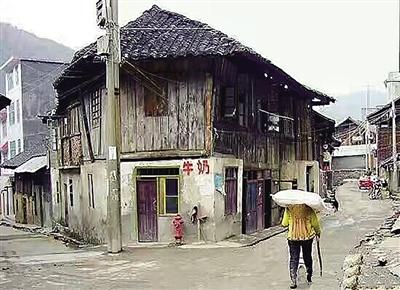 野三关镇农亭街旧貌.通讯员张安地 摄