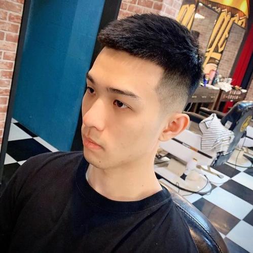 男生"两边铲光"发型out了?试试这4款吧,剪完清爽又帅气