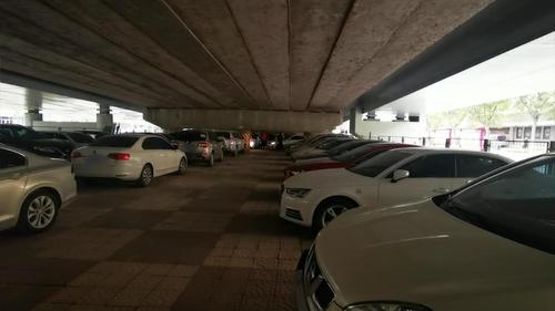 西安所有桥下停车场即将停止服务,市民担忧停车将更难