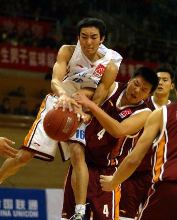 当日,在2004-2005中国大学生男子篮球2004-05中国大学生男子篮球超级