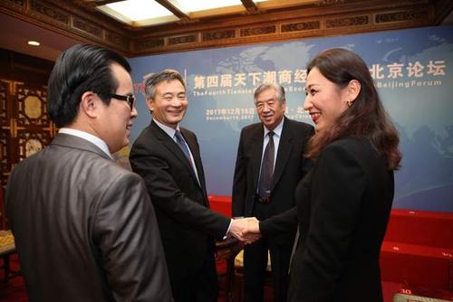 汕头大学的现任校长姜虹就被称为"最美大学女校长",她的美就是真正的