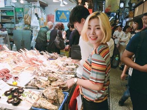 丁辉人的女友感