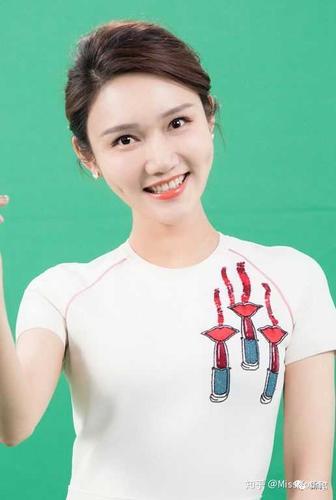 如何评价中国诗词大会第五季主持人龙洋