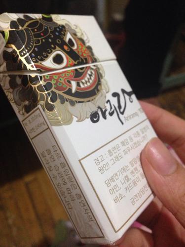 这个样式的韩国阿里郎香烟人民币多少钱一盒?懂眼的朋友来