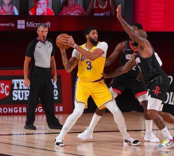 由于戴维斯的伤病,湖人队不是太阳队的对手.