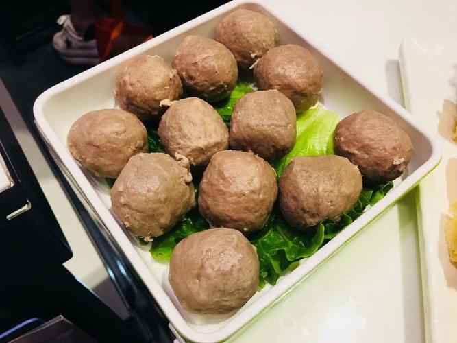 【撒尿牛丸】    元 牛丸浮起来就可以吃了,就是火锅料的感觉,也好吃.