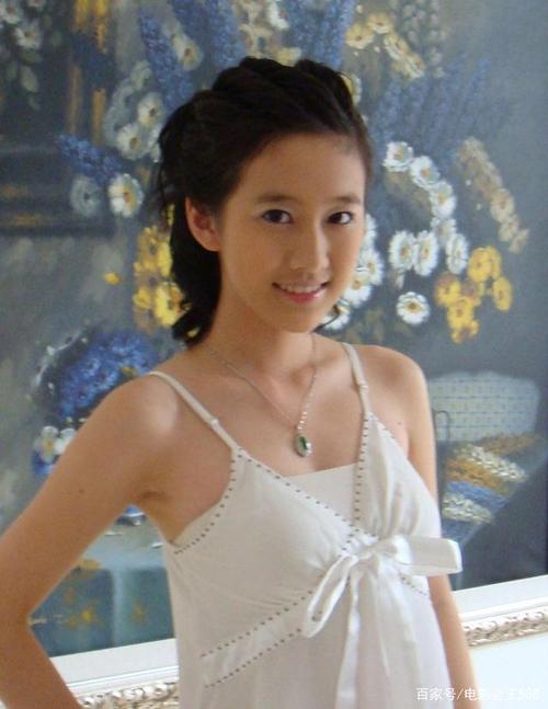 中国青年女演员,歌手刘美含