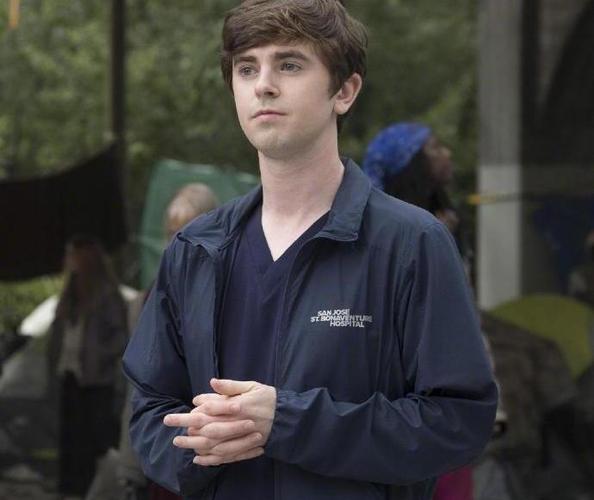 弗莱迪·海默主演的剧集《良医》,第二季首集曝光新剧照