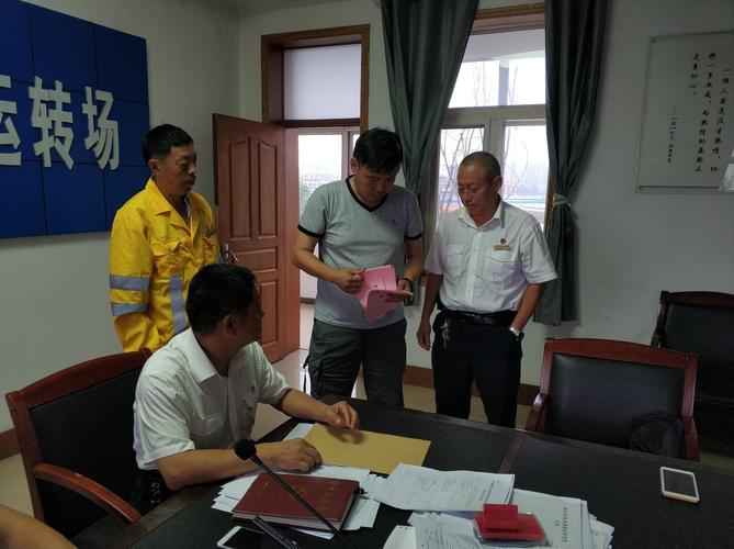 会议通过讨论选举出监总监票人丛建华,监票人刘昭,计票人邓建华;并由