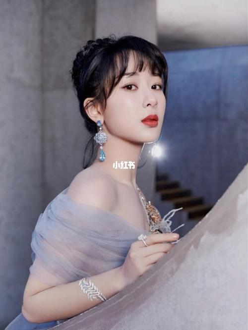 哪个女明星扎丸子头好看_女明星_丸子头_杨幂_赵丽颖