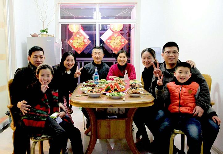 温馨的是除夕夜,温暖的是合家欢,温情的是年夜饭,温柔的是爸妈眼,幸福