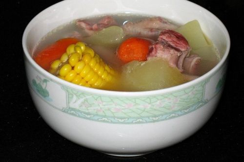 胡萝卜玉米木瓜瘦肉汤