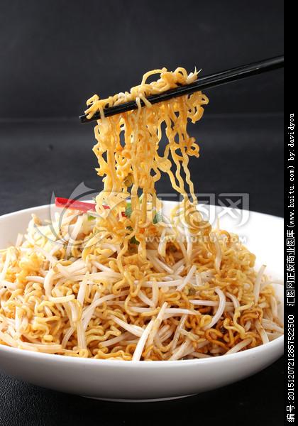 绿豆芽炒方便面