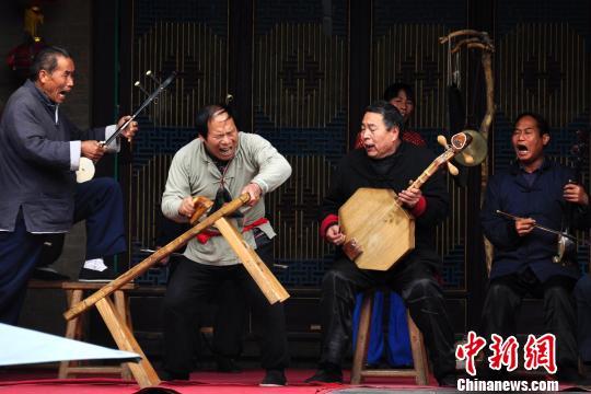 西安关中民俗艺术博物院推出国家级非物质文化遗产"华阴老腔"