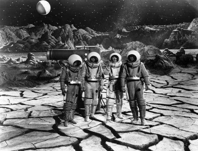 为了纪念1969年7月20日人类第一次登月成功, 每年7月20日被定为"人类