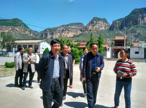 崔喜龙带领政府法制办,人大常委会委员和部分县人大代表对西井镇毒品