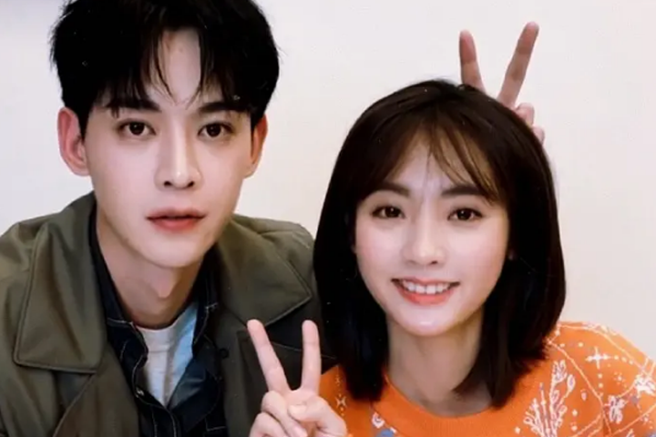 邢菲唐晓天假戏真做?直播互动亲密,戏外比戏内还甜